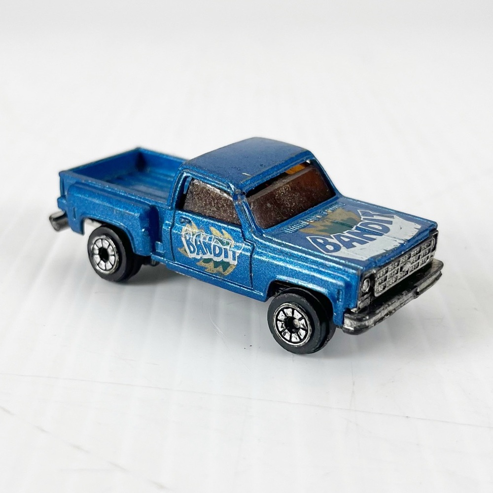 Yat Ming Chevrolet Blue Bandit Stepside Pickup Truck Toy Car Model